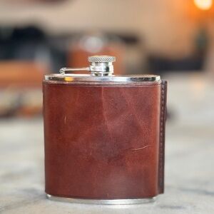 Leather wrapped flask 18-8 stainlesss steel